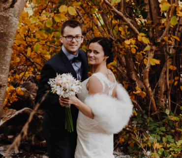 bride and groom autumnal tree