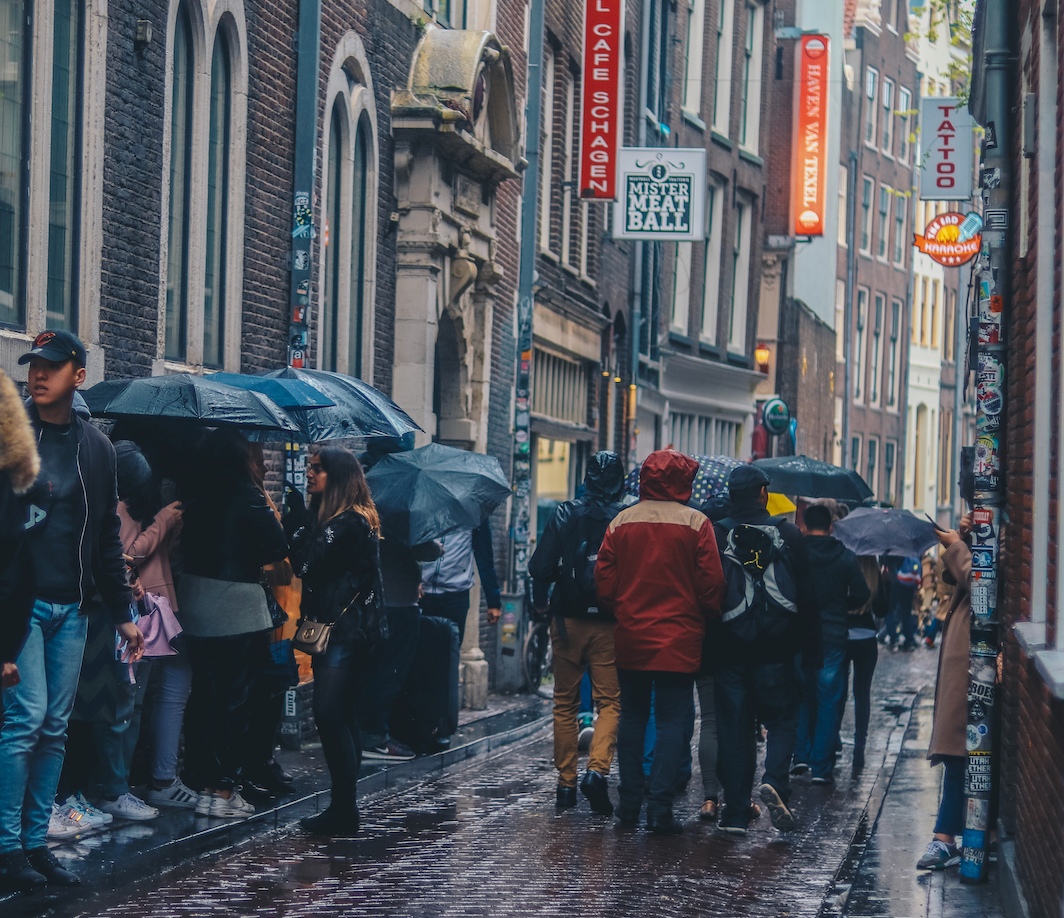 queuing-customers-with-umbrellas