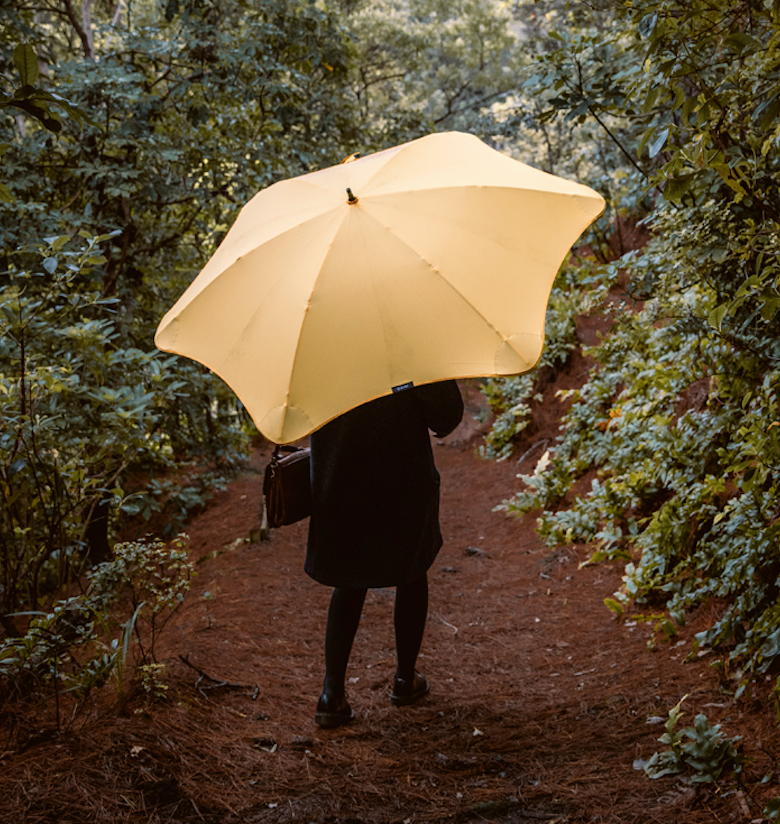 woman-yellow-blunt-umbrella