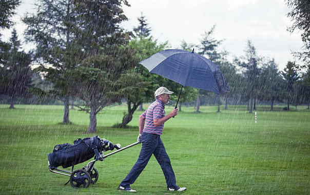 How to Protect Your Golf Clubs From Rain